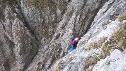 Torre Palma, Grignetta, Via Cassin, arrampicata - Federica Maslowsky climbing the Cassin route up Torrione Palma, Grignetta