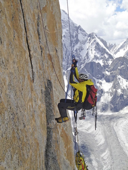 Karakorum 2009, Expedition Trentino - Fabio Leoni on pitch 17 of The Children of Hushe