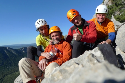 Arrampicata, Sardegna, Supramonte, Oliena, Leonardo Dagani, Mauro Florit, Umberto Iavazzo, Eugenio Pinotti - Foto di gruppo in vetta, dopo la prima salita di Andare fare non pensare sul Fruncu Mannu, Supramonte di Oliena, Sardegna