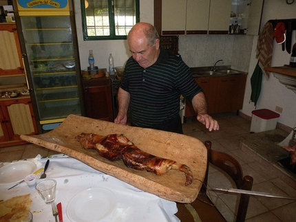 Arrampicata, Sardegna, Supramonte, Oliena - Durante la prima salita di Andare fare non pensare (Leonardo Dagani, Mauro Florit, Umberto Iavazzo, Eugenio Pinotti 2016)