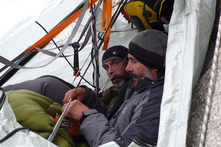 Karakorum 2009, Expedition Trentino - Life in the portaledge