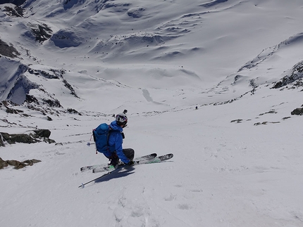 Matterhorn East Face ski descent - Skiing down the East Face of the Matterhorn 