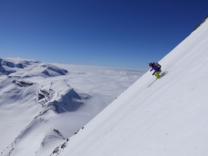 Matterhorn East Face ski descent - Skiing down the East Face of the Matterhorn 