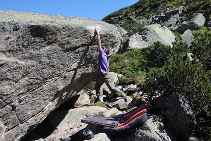 Silvretta bouldering, Austria - Alessandro Penna climbing British Airways 8A, Silvretta