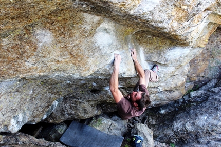 Silvretta boulder, Austria - Alessandro Penna sale Pretty Belinda 8A+ flash, Silvretta