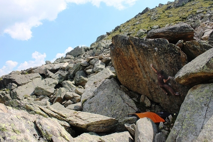 Silvretta bouldering, Austria - Alessandro Penna on Razorblade 8A, Silvretta