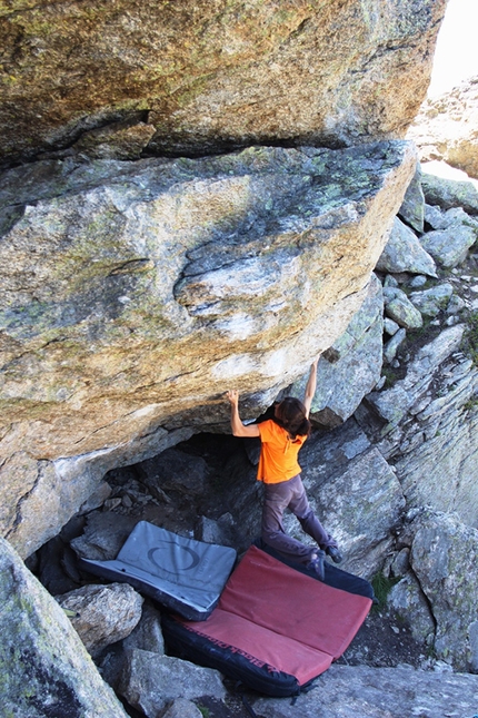 Silvretta bouldering, Austria - Claudia Colonia on Sunny Side Up 7B, Silvretta