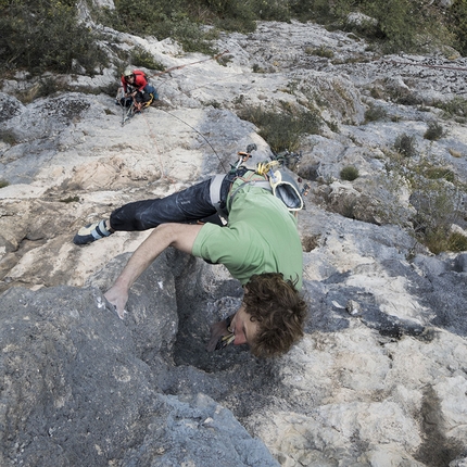 Buco del Piombo, Valle Bova, arrampicata, Matteo Colico, Paolo Marazzi, Luca Schiera - Luca Schiera sul terzo tiro di Grazie Ganesh, Buco del Piombo