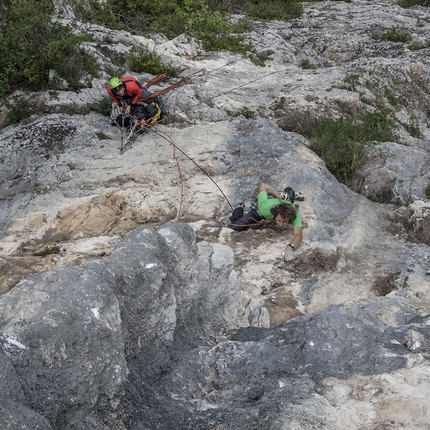 Buco del Piombo, Valle Bova, arrampicata, Matteo Colico, Paolo Marazzi, Luca Schiera - Luca Schiera sul terzo tiro di Grazie Ganesh, Buco del Piombo