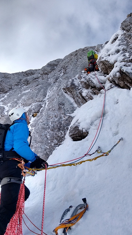 Monte Cogliàns, Alpi Carniche, Mirco Grasso, Claudio Betetto, Luca Iacolettig - L'attacco, durante la prima salita di 'Altro che in Scozia' (Claudio Betetto, Mirco Grasso, Luca Iacolettig 15/05/2016) parete nord Monte Cogliàns, Alpi Carniche