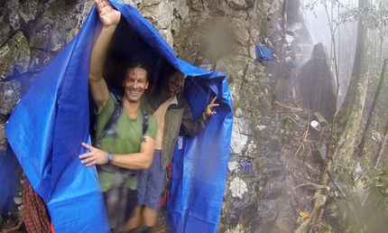 Dragon Horns, Isola di Tioman, Malesia, David Kaszlikowski, Jonas Wallin - Durante la prima salita di 'Fever Dreams', Mumbar cliff, massiccio di Dragon Horns, Isola di Tioman, Malesia