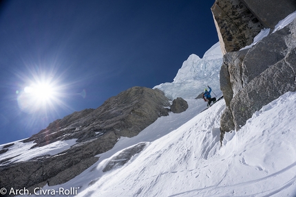 Major Route, Mont Blanc, Luca Rolli, Francesco Civra Dano - Major Route Mont Blanc: after descending off the summit plateau, we downclimb for 15m between the seracs. A short abseil leads to the start of the difficulties: we're totally concentrated