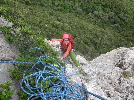 Monte Argentario, Costa della Scogliera, Via dello Spigolo delle Canne d'Organo, Emiliano Cupellaro, Silvia Sole - Spigolo delle Canne d'Organo: on pitch 3