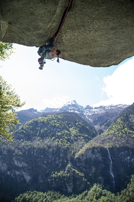 Caroline Ciavaldini, Cadarese, arrampicata - Caroline Ciavaldini su Turkey Crack, Cadarese