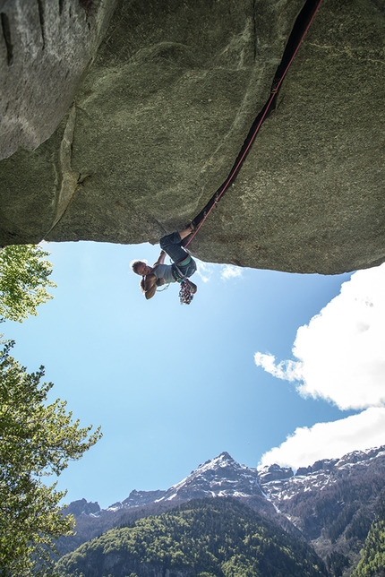 Caroline Ciavaldini, Cadarese, trad climbing - Caroline Ciavaldini repeating Turkey Crack, Cadarese, Italy