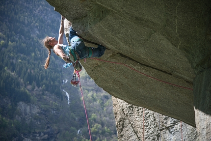 Caroline Ciavaldini, Cadarese, arrampicata - Caroline Ciavaldini su Turkey Crack, Cadarese