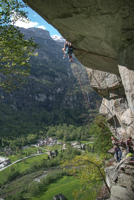 Caroline Ciavaldini, Cadarese, arrampicata - Caroline Ciavaldini su Turkey Crack, Cadarese