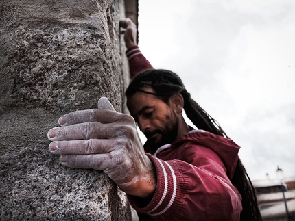 Street Boulder Contest Luogosanto (Sardegna) 2016 - Un momento del meeting di arrampicata boulder a Luogosanto (Gallura, Sardegna)