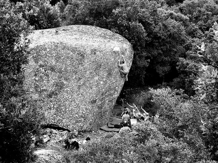 Street Boulder Contest Luogosanto (Sardegna) 2016 - Un momento del meeting di arrampicata boulder a Luogosanto (Gallura, Sardegna)