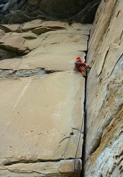 Annot Francia, arrampicata - Dedicata alla Val di Mello è un titolo che suonerebbe quasi ironico dato lo stile di questo splendido diedro.