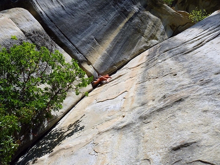 Annot France, climbing - Andrea Giorda climbing the beautiful L'Arche, indicated in the guide as the most photogenic climb at Annot.