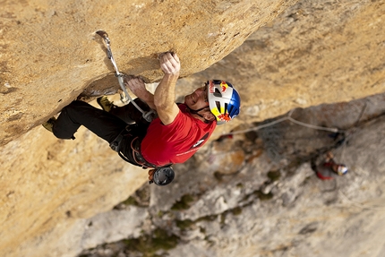 Orbayu 8c+/9a on Naranjo de Bulnes for Iker and Eneko Pou