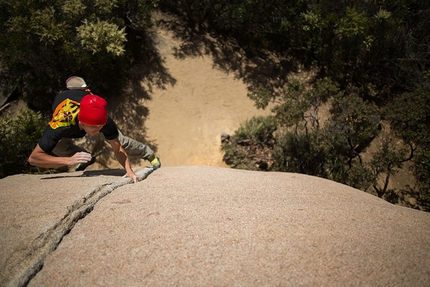 Mt. Woodson, boulder, California, USA - Enrico Baistrocchi e il perfetto 'Italian Layback' in Woodson, California, USA