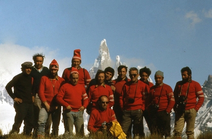 Ragni di Lecco, Ragni della Grignetta - Ragni di Lecco, foto di gruppo, Cerro Torre 1974: Casimiro Ferrari, Gigi Alippi, Pierlorenzo Acquistapace, Daniele Chiappa, Mario Conti, Claudio Corti, Giuseppe Lafranconi, Pino Negri, Ernesto Panzeri, Angelo Zoia, Mimmo Lanzetta, Sandro Liati.