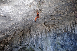 Stevie Haston frees Descente Lolitta 9a