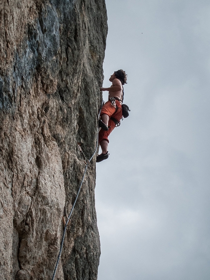 Traumschiff, Traumpfeiler, Cansla, Meisules dla Biesces, Dolomites - Alberto De Giuli climbing Traumschiff (Simon Demetz, Karl Vinatzer 1986) at Cansla, Dolomites