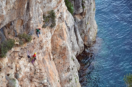  Pedra Longa, Agugliastra, Sardinia, Cromosomi Corsari, climbing, Maurizio Oviglia - Climbing the route 'Cromosomi Corsari', Pedra Longa, Baunei, Sardinia