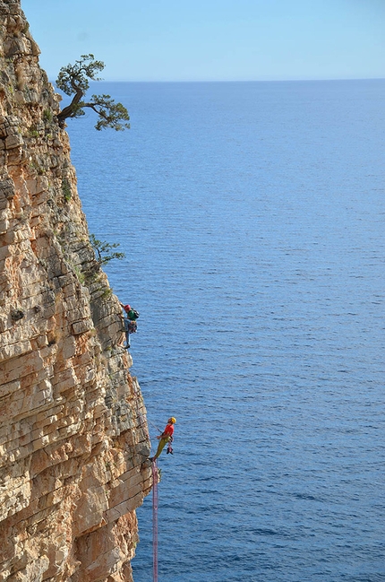  Pedra Longa, Agugliastra, Sardinia, Cromosomi Corsari, climbing, Maurizio Oviglia - Climbing the route 'Cromosomi Corsari', Pedra Longa, Baunei, Sardinia