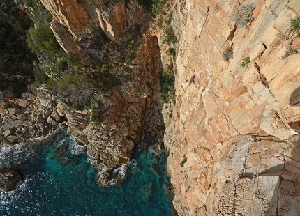 Pedra Longa e l'arrampicata, il video di Luce senza memoria