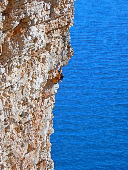  Pedra Longa, Agugliastra, Sardegna, Cromosomi Corsari, arrampicata, Maurizio Oviglia - In arrampicata sulla via 'Cromosomi Corsari', Pedra Longa, Baunei, Sardegna