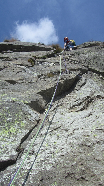 Parete del Silenzio, Valle del Lys, Valle di Gressoney, arrampicata - Carlito's Way: tiro 4