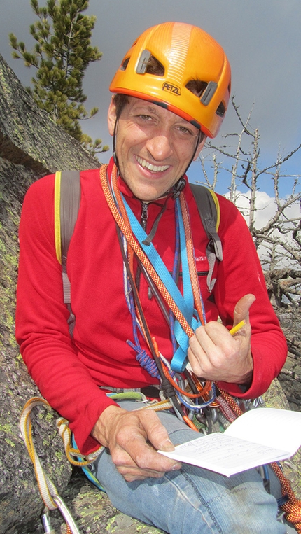 Parete del Silenzio, Valle del Lys, Valle di Gressoney, arrampicata - Carlito's Way: Carlo  dal Toè scrive sul libro di via