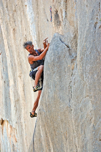 Gutturu Cardaxius, Sardegna - Dove va la via, per di qua?... Manolo al Piccolo Canyon.