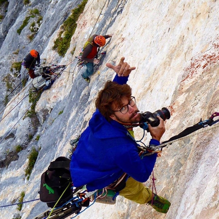 Leonardo Comelli - Leonardo Comelli a Bilapec, fotografando gli amici Gabriele Gorobey ed Andrea Polo