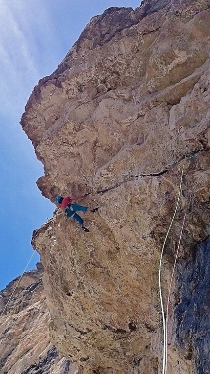 Hart aber Fair, Piz dla Dorada, Alta Badia, Dolomites, Simon Gietl, Simon Oberbacher - Simon Gietl making the first ascent of Hart aber Fair, Piz dla Dorada, Alta Badia, Dolomites