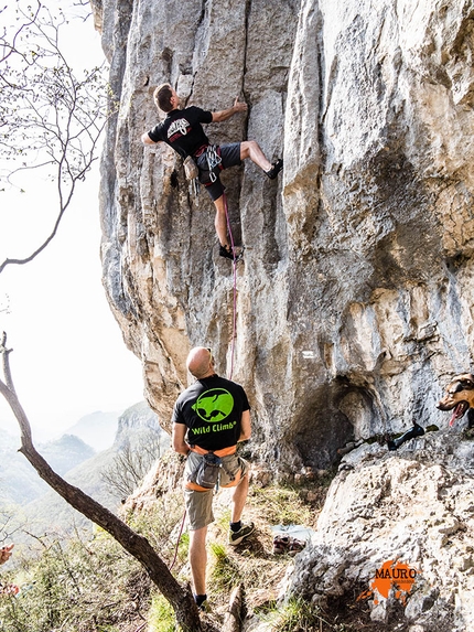 Falesia Ceredo Falconi - Arrampicata nella falesia Ceredo Falconi (Monti Lessini, VR)