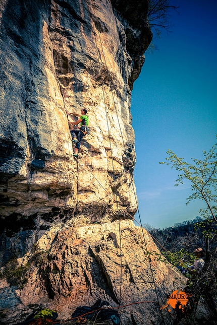 Falesia Ceredo Falconi - Arrampicata nella falesia Ceredo Falconi (Monti Lessini, VR)