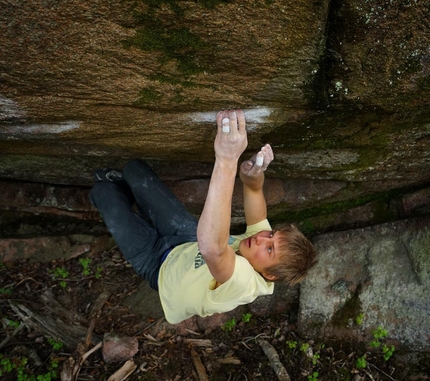 Alexander Megos bouldering at Västervik in Sweden