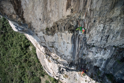 Rolando Larcher, Monte Cimo, Scoglio dei Ciclopi, arrampicata - Rolando Larcher sul quarto tiro di Horror Vacui, Monte Cimo (Val d'Adige)