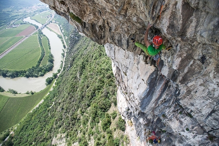 Rolando Larcher, Monte Cimo, Scoglio dei Ciclopi, climbing - Rolando Larcher climbing pitch 4 of Horror Vacui, Monte Cimo (Val d'Adige)