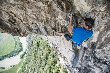 Rolando Larcher, Monte Cimo, Scoglio dei Ciclopi, climbing - Luca Giupponi climbing pitch 4 of Horror Vacui, Monte Cimo (Val d'Adige)