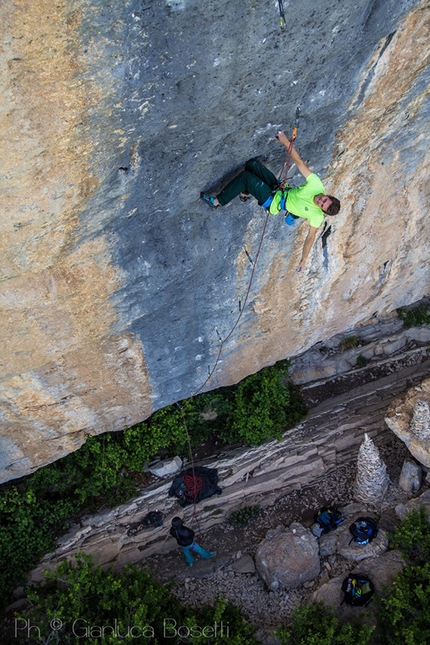 Stefano Ghisolfi, Biographie, Ceuse, France - Stefano Ghisolfi repeating Biographie 9a+ at Céüse in France 