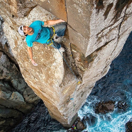 Sonnie Trotter free climbs the Totem Pole Ewbank Route