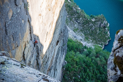 Preikestolen, Pulpit rock, Norvegia, arrampicata,  - Jon Egil Auestad e Øyvind Salvesen durante la prima salita di #Norwegianstyle (200m, 7a+), Preikestolen, Norvegia