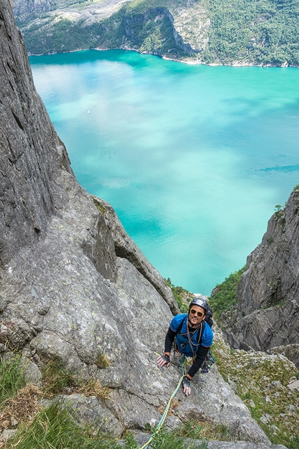 Preikestolen, Pulpit rock, Norvegia, arrampicata,  - Jon Egil Auestad e Øyvind Salvesen durante la prima salita di #Norwegianstyle (200m, 7a+), Preikestolen, Norvegia