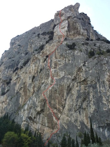 Zanzara e Labbradoro, Monte Colodri, Arco, Valle del Sarca - The route line of Zanzara e Labbradoro, Monte Colodri, Arco, first ascended  in 1983 by Maurizio Zanolla Manolo and Roberto Bassi.